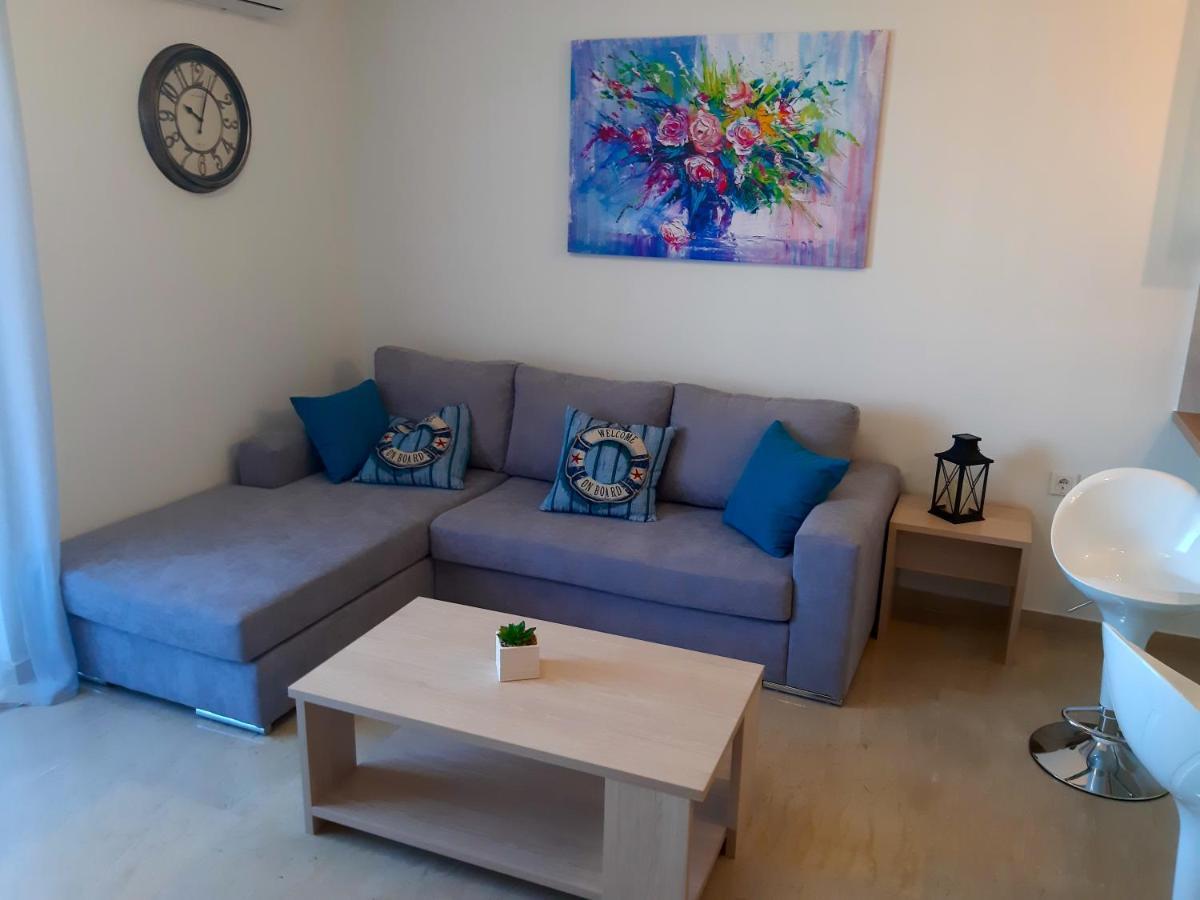 Central Apartment Near The Beach With Huge Private Terrace Loutraki  Ngoại thất bức ảnh