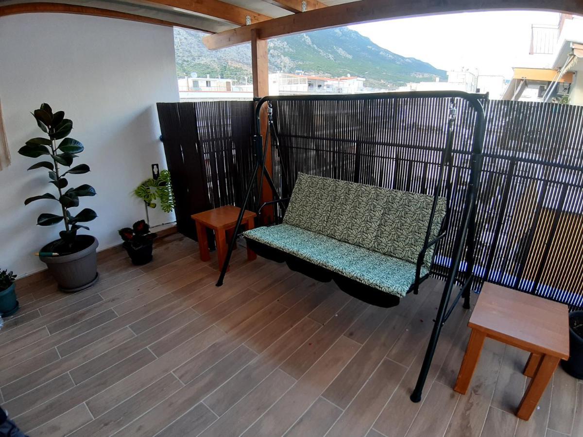 Central Apartment Near The Beach With Huge Private Terrace Loutraki  Ngoại thất bức ảnh