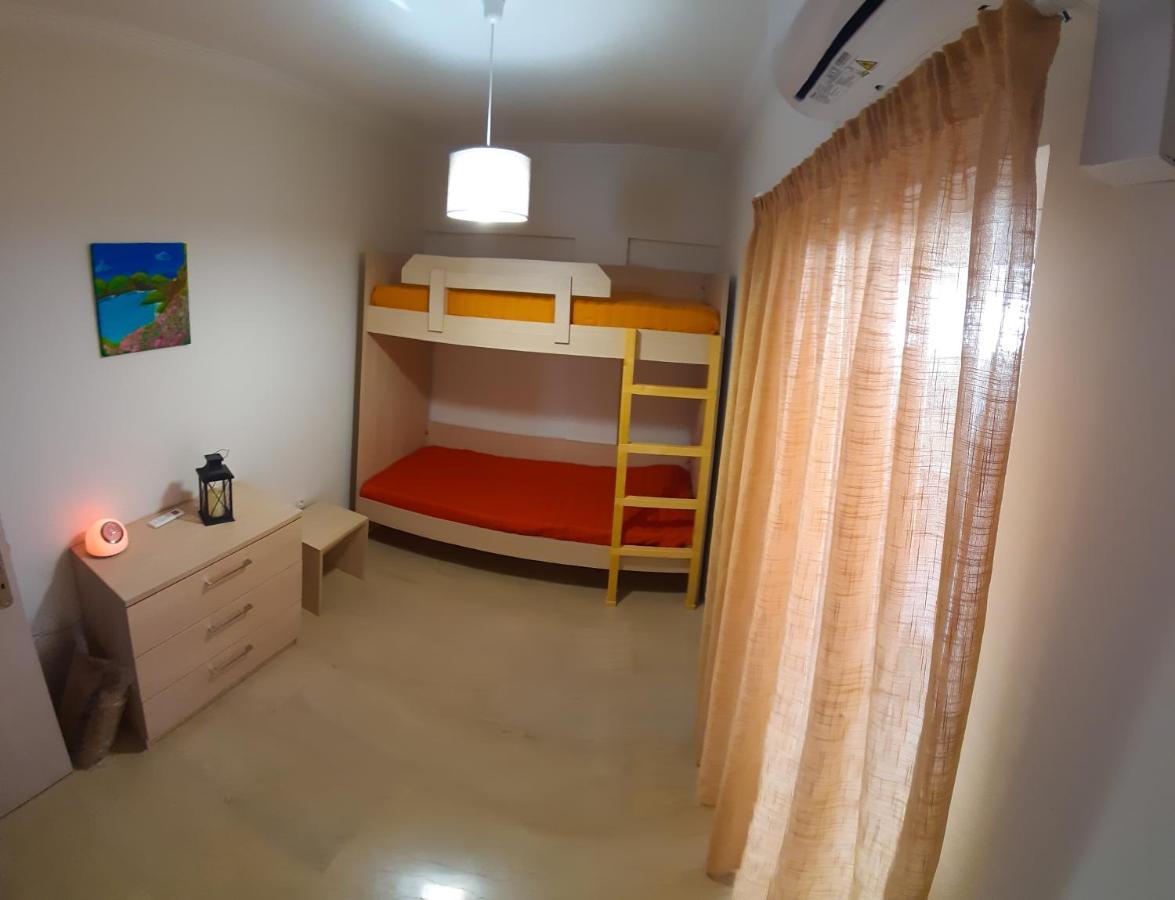 Central Apartment Near The Beach With Huge Private Terrace Loutraki  Ngoại thất bức ảnh