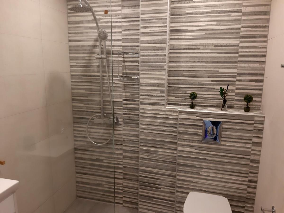 Central Apartment Near The Beach With Huge Private Terrace Loutraki  Ngoại thất bức ảnh