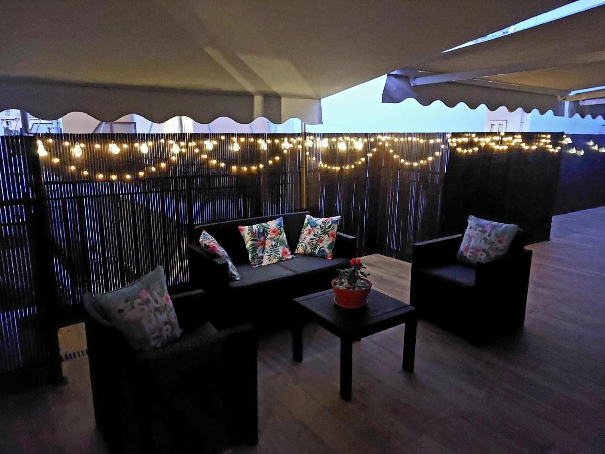 Central Apartment Near The Beach With Huge Private Terrace Loutraki  Ngoại thất bức ảnh