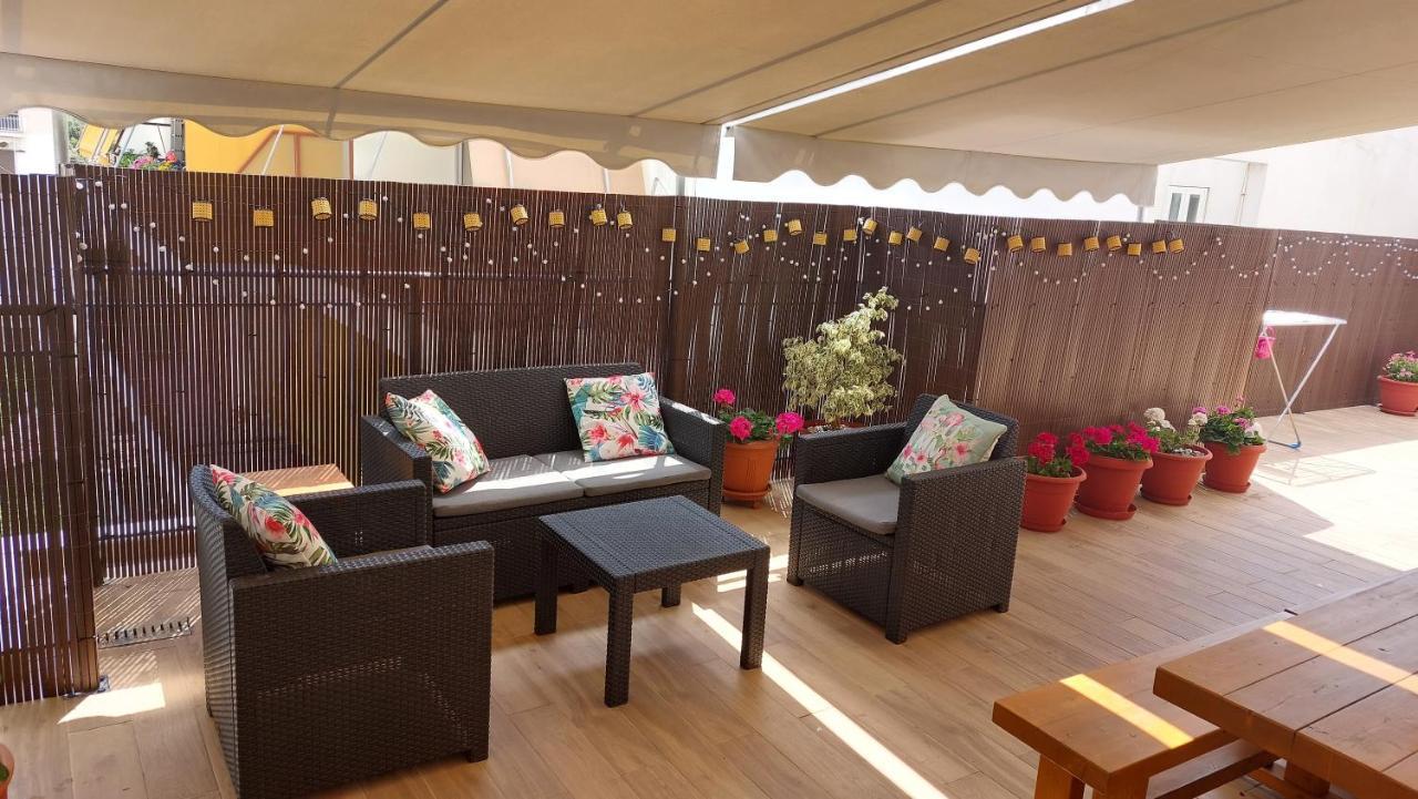 Central Apartment Near The Beach With Huge Private Terrace Loutraki  Ngoại thất bức ảnh