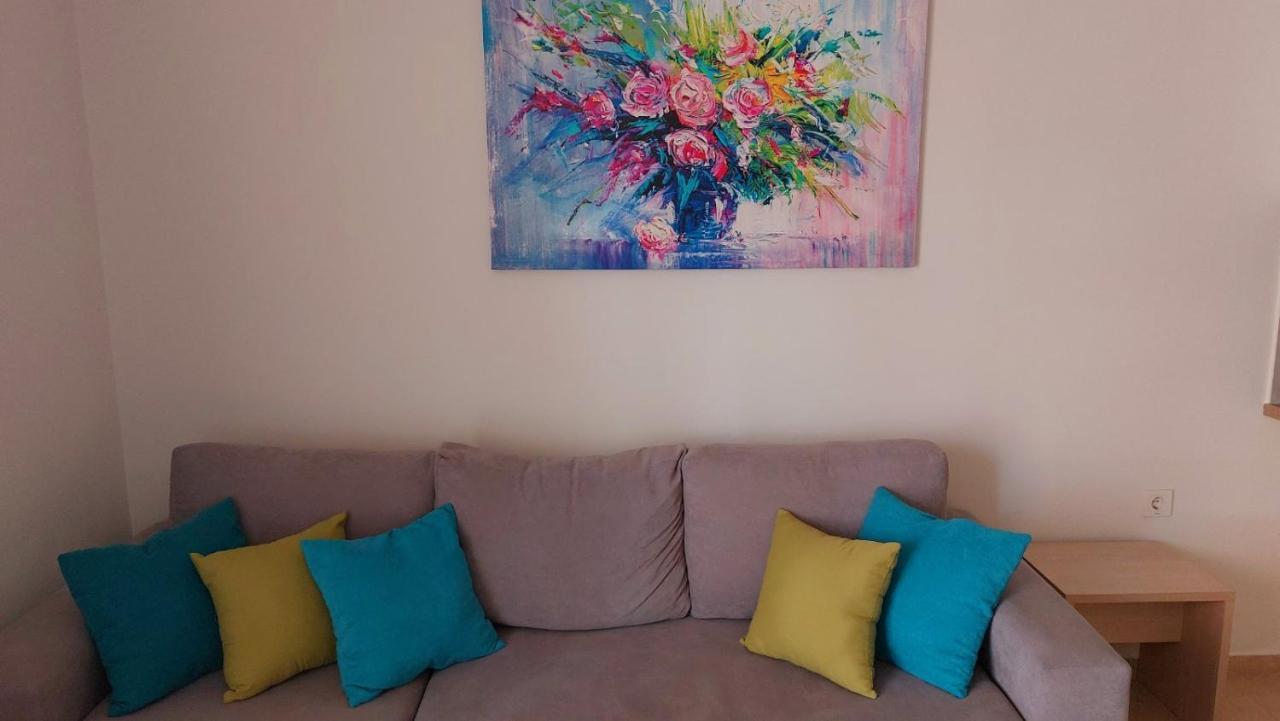 Central Apartment Near The Beach With Huge Private Terrace Loutraki  Ngoại thất bức ảnh